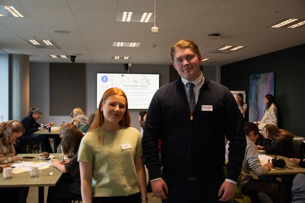 Leder for UFU, Lone Selen (t.v)  og nestleder Sigurd Strand.