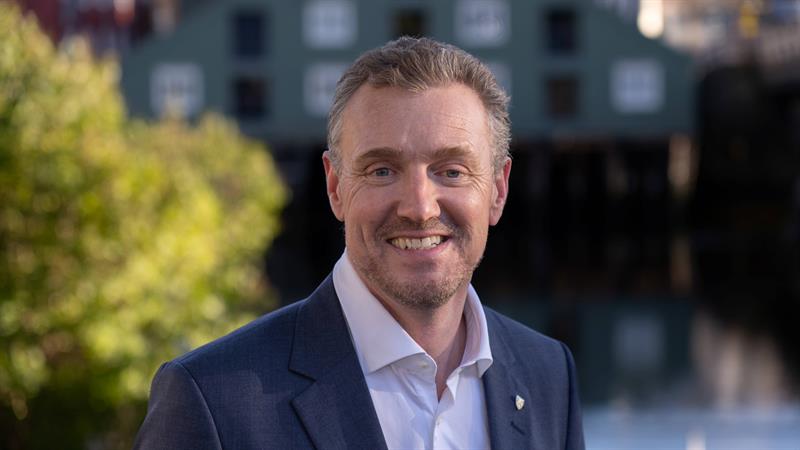 Portrett av fylkesordfører Tomas Iver Hallem. Foto: Håvard Zeiner, Trøndelag fylkeskommune.