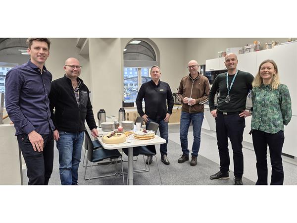 Kontraktsignering. Bilde